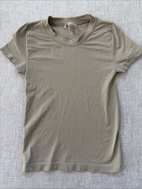 Aritzia Sunday Best Sinch Smooth Seamless T Shirt Women’s Size XS